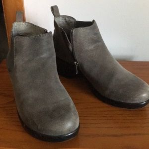 Algeria Gray ankle boots